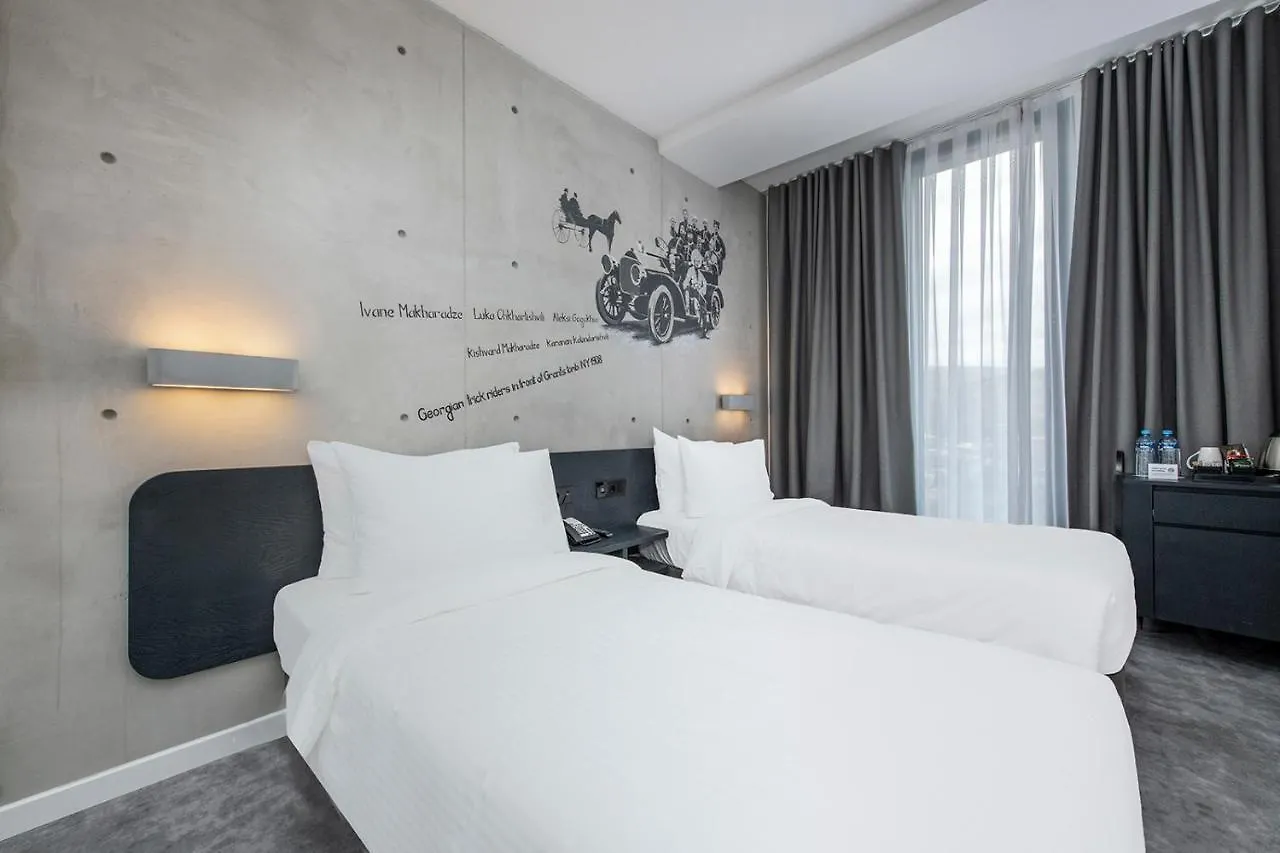 Hotel Golden Tulip Design Tbilissi 4*,